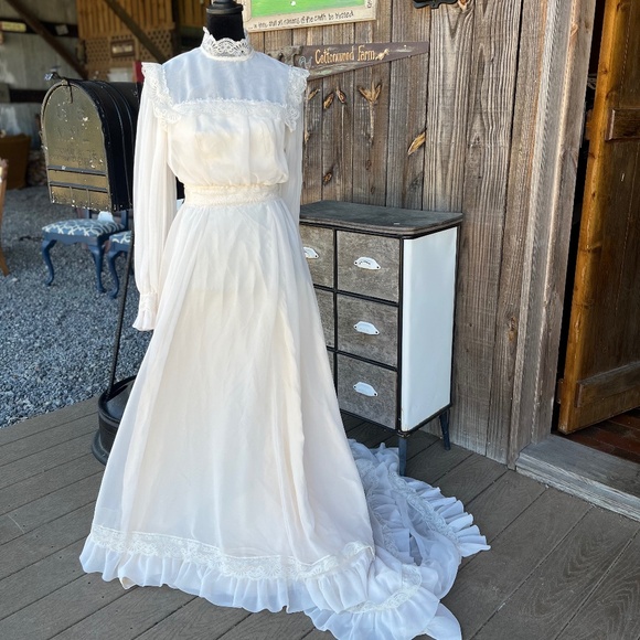 Dresses & Skirts - Vintage Bridal gown